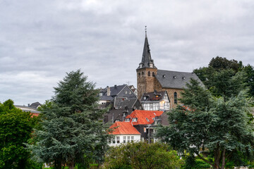 Fototapeta na wymiar Kirche in der Altstadt von Essen Kettwig