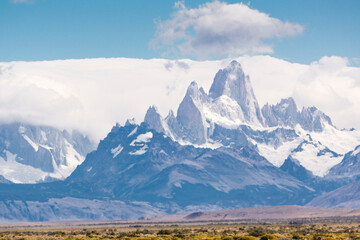 Fototapeta na wymiar Monte Fitz Roy, - Cerro Chaltén -, 3405 metros, parque nacional Los Glaciares, republica Argentina,Patagonia, cono sur, South America