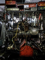 自動車修理工の使い慣れたツール類