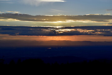 Fototapeta na wymiar Sonnenuntergang über dem Schwarzwald