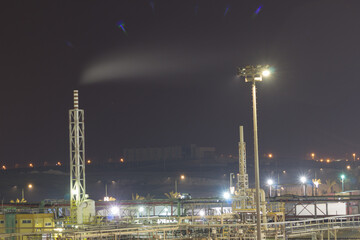 Fototapeta na wymiar oil refinery plant at night