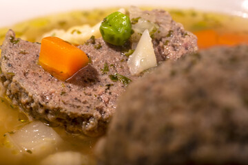 Leberknödelsuppe