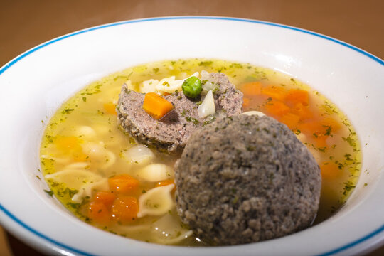 Leberkn&ouml;delsuppe
