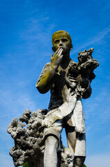 Fototapeta na wymiar Una statua del cimitero monumentale di Piacenza