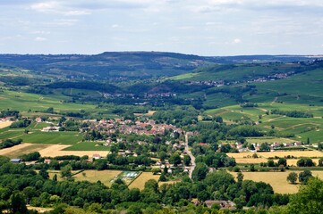 Fototapeta na wymiar La commune de Cheilly-lès-Maranges en Bourgogne.