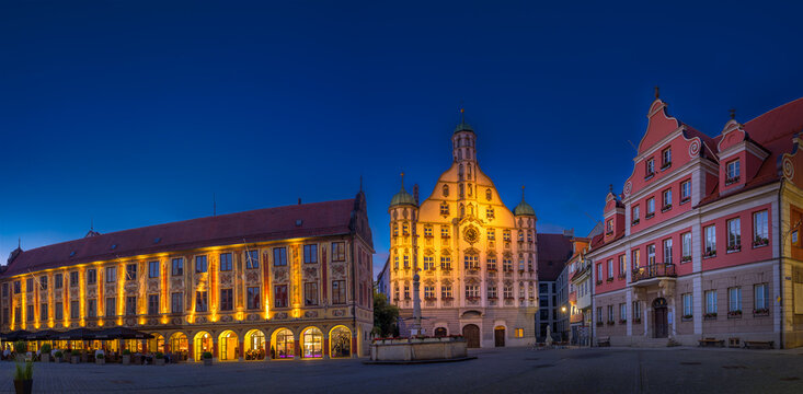 Rathaus in Memmingen am Abend, Bayern, Deutschland
