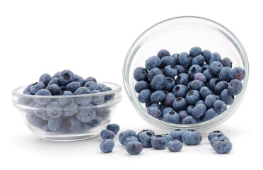 Glass bowl of blueberries.