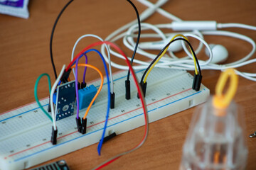 Arduino electronic platform for hobbyists. Electronic programming background. Project.