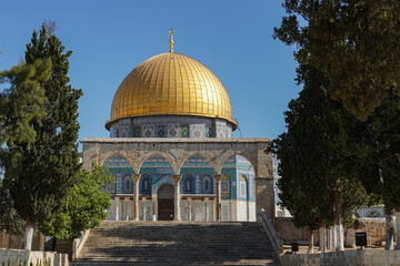 Fototapeta na wymiar The mosque Dome of the Rock, on the Temple Mount in the Old City of Jerusalem, Israel