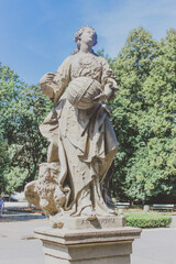 Fototapeta na wymiar statue in the park. astronomy statue