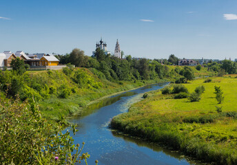 Fototapeta na wymiar The architecture of the city of Suzdal in summer in sunny weather. Russian village.