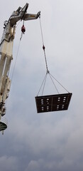 Fototapeta na wymiar Crane lifts a metal frame 