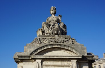 Fototapeta na wymiar Statue de la ville de Rouen Place de la Concorde Paris France