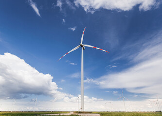 Landscape with wind turbines. Wind turbines on the field. Renewable energy. Erneuerbare Energie. Landschaft mit Windkraftanlagen. Windkraftanlagen auf dem Feld. 