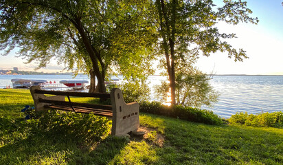 Obraz premium sunset at lakeside park