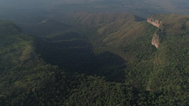 view from the top of Chapada dos Guimar&atilde;es, Mato Grosso, BR