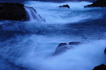 日本海の冬の荒波
