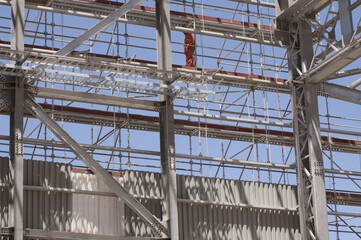 Galpon metalico construccion trabajadores  postes  de electricidad galvanizado estructura metalica industria mineria