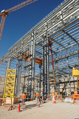 Fototapeta premium Galpon metalico construccion trabajadores postes de electricidad galvanizado estructura metalica industria mineria