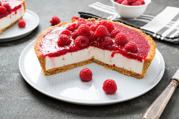 Tart , pie , cake with jellied fresh raspberries ( no bake cheesecake) 