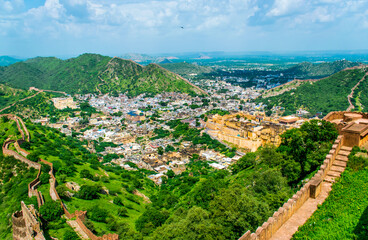 Green hills, Fort walls and the City
