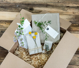 Geschenktüten im Karton natürlich verpackt, umweltbewußte und nachhaltige Verpackung für...