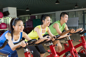 Fototapeta premium Group of young people spinning in the gym