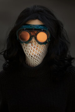 Puppe mit Schwei&szlig;erbrille