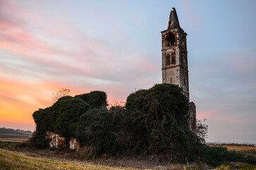 Chiesa - ruderi - vecchio - pietra - tramonto