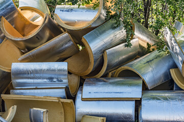 Thermal insulation products for large diameter pipes heaped