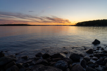 Fototapeta na wymiar Widok na Oslofjord z plaży w okolicy miejscowości Larkollen w Norwegii