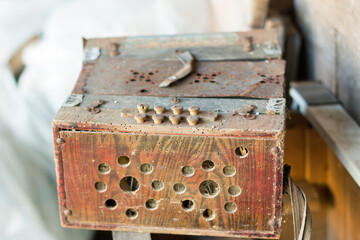 ancien accordéon usé par le temps