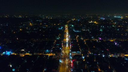 Ville de New Delhi en Inde vue du ciel et de nuit