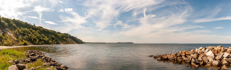 Panorama vom Strand und der Steilküste an der Ostsee bei Göhren auf der Insel Rügen