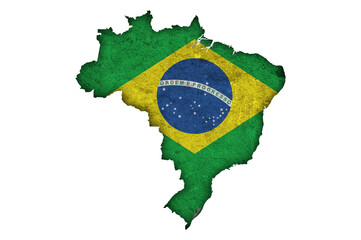 Karte und Fahne von Brasilien auf verwittertem Beton