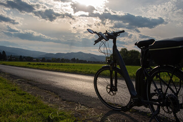 Obraz na płótnie Canvas E-Bike in Abendsonne