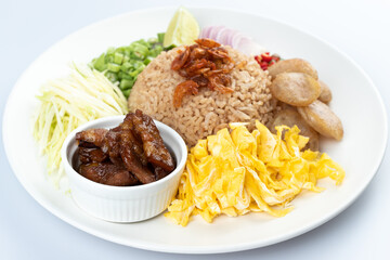 thai fried rice with shrimp paste, khao kluk kapi