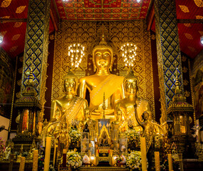 Fototapeta premium Buddha statue in wat Pratajhariphunchai , Lumphun province Thailand