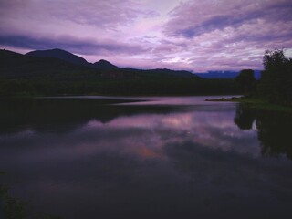 Obraz premium sunset over the lake