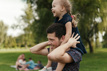 Obraz premium Happy dad and child spending time outdoors. Father daughter moments.