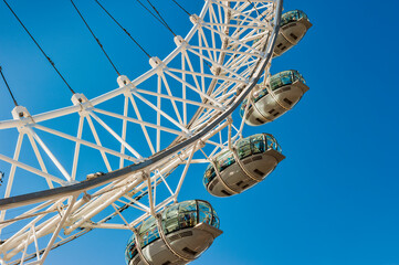 London Eye against a blue sky - obrazy, fototapety, plakaty