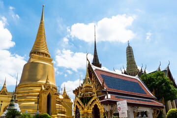 Fototapeta premium picture of The Temple of the Emerald Buddha and the grand palace in the sunnyday with blue sky in Bangkok, Thailand