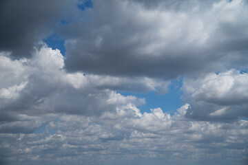 Fototapeta na wymiar Himmel mit Quellwolken