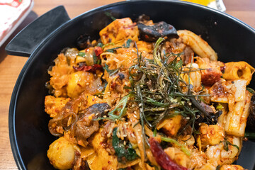 중국 사천지방의 전통적인 매운요리 마라샹궈, málàxiāngguō 