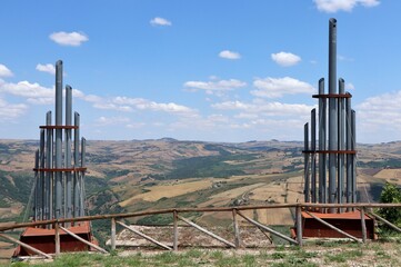 Cairano - Organi a vento dalla cima di borgo castello