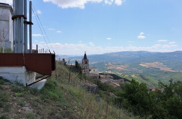 Cairano - Organo a vento dalla cima di borgo castello