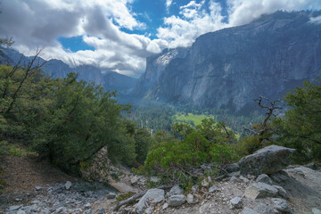 Fototapeta na wymiar hiking the four mile trail in yosemite national park in california, usa