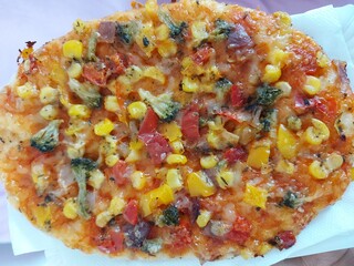 Vegetable pizza,
Corn tomato pizza,
Mais pizza
