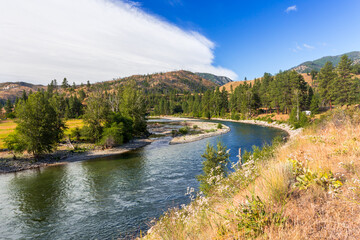 Fototapeta na wymiar Beautiful landscape of the Skagit river valley landscape in Pateros area, Washington, USA