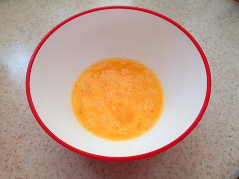 Huevos revueltos para omelette